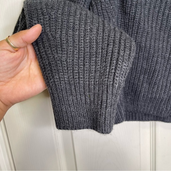 Zara Women's Dark Grey Cropped Wool Blend
Sweater Size L - Picture 5 of 6